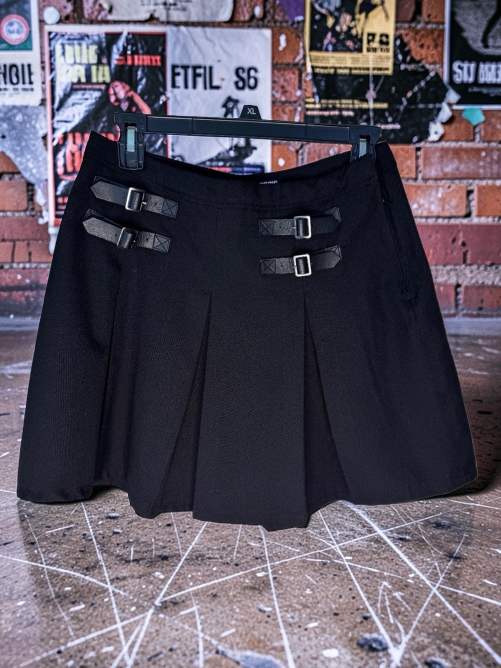 Hot Topic Pleated Mini Skirt size M Black Buckle Punk Grunge Emo Kilt Style 🖤